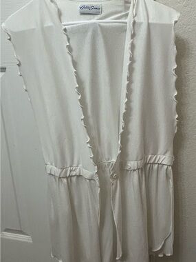 Action Scene Cream Ruffled Sleeveless Cardigan